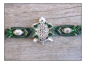 micro macrame turtle bracelet 4 by the beading yogini